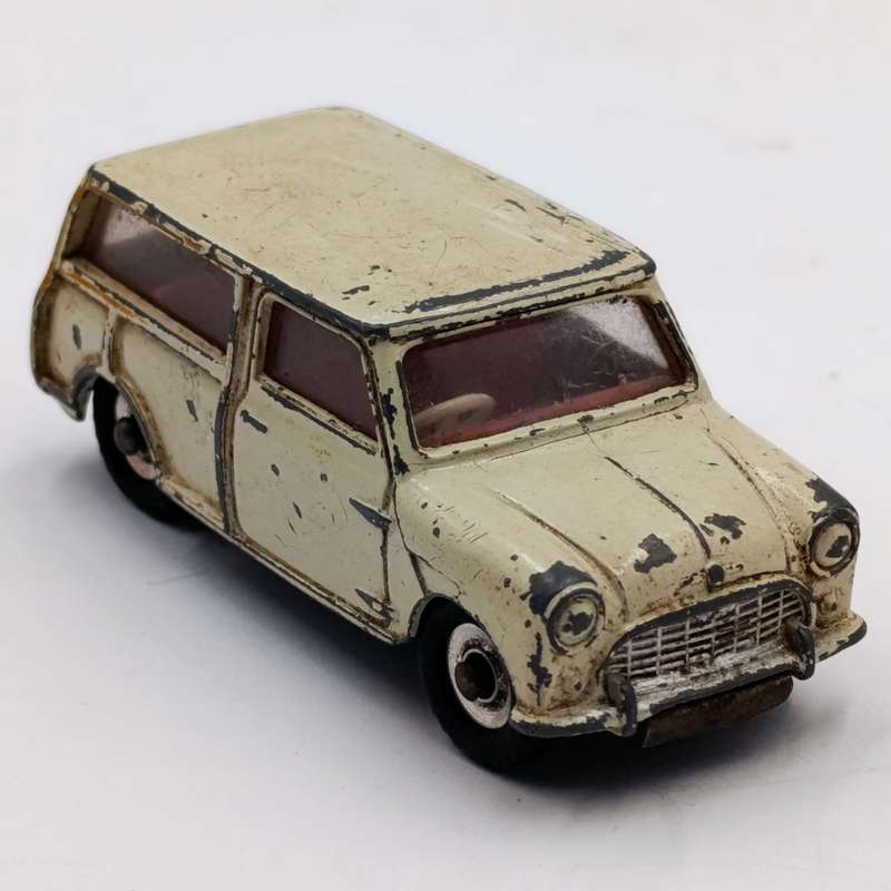 Meccano Dinky Toys #197 Morris Minor Traveller toy car