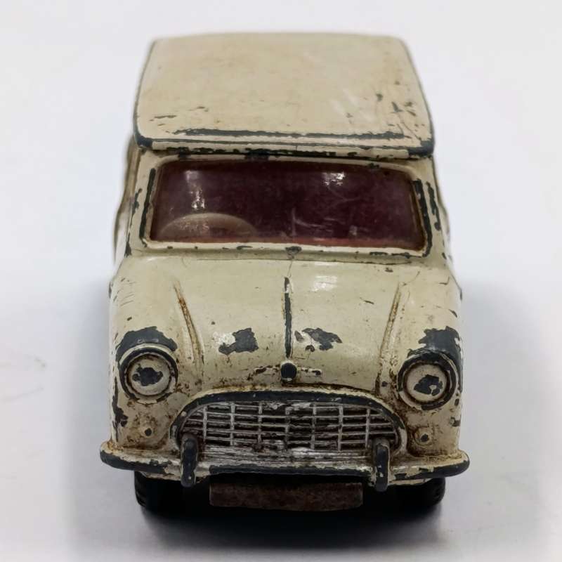 Meccano Dinky Toys #197 Morris Minor Traveller toy car