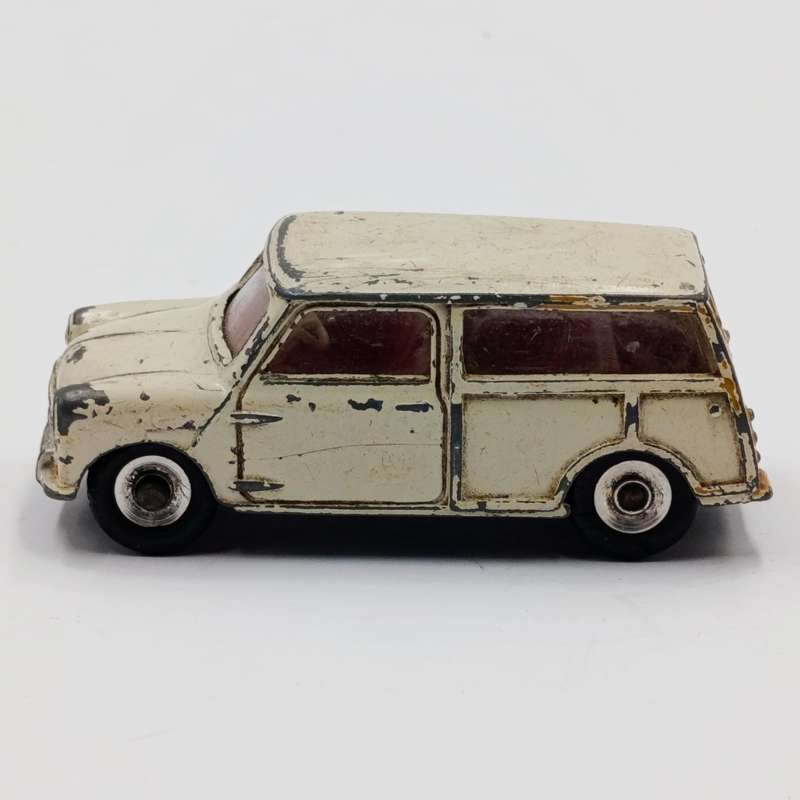 Meccano Dinky Toys #197 Morris Minor Traveller toy car