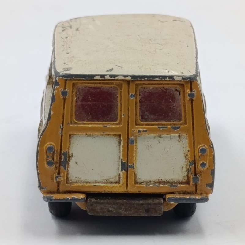 Meccano Dinky Toys #197 Morris Minor Traveller toy car