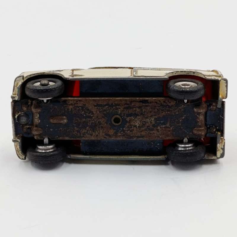 Meccano Dinky Toys #197 Morris Minor Traveller toy car