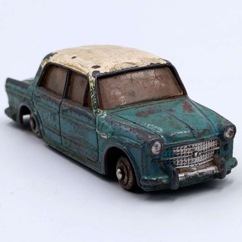Meccano Dinky Toys #531 Grandevue Fiat 1200 die-cast toy car - no tyres