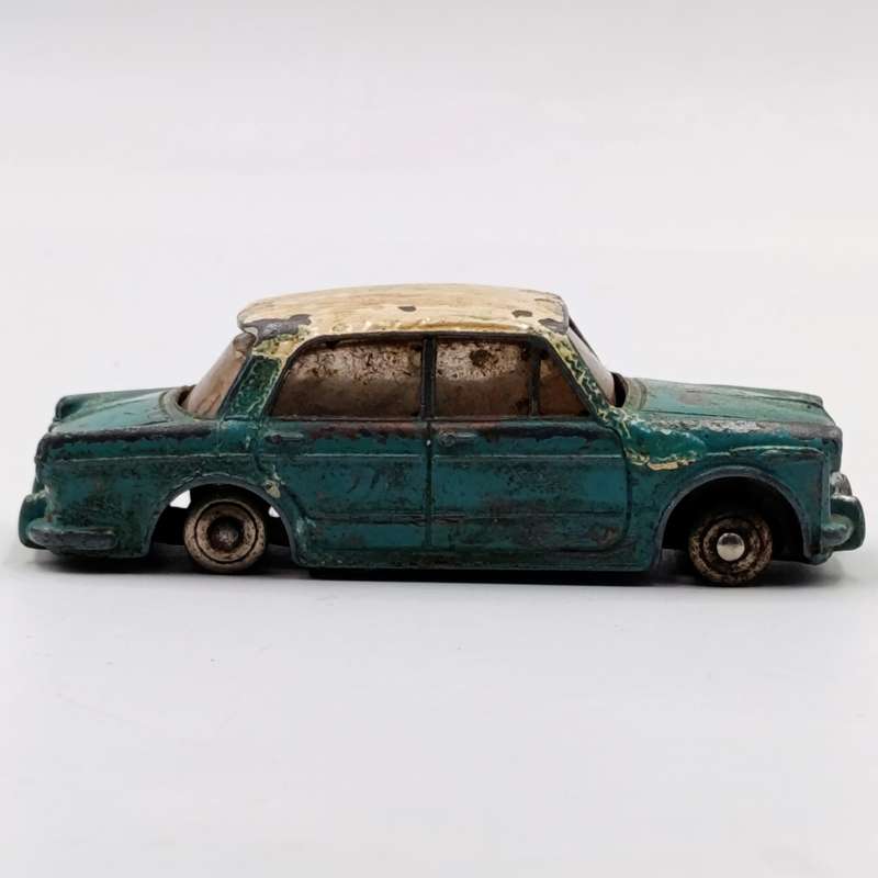 Meccano Dinky Toys #531 Grandevue Fiat 1200 die-cast toy car - no tyres