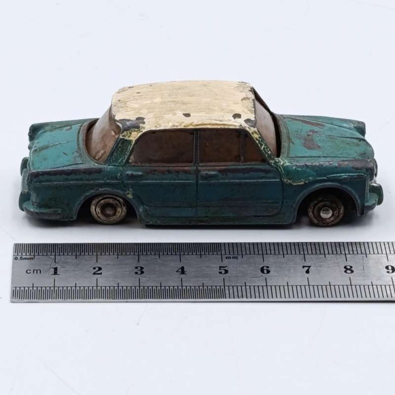 Meccano Dinky Toys #531 Grandevue Fiat 1200 die-cast toy car - no tyres