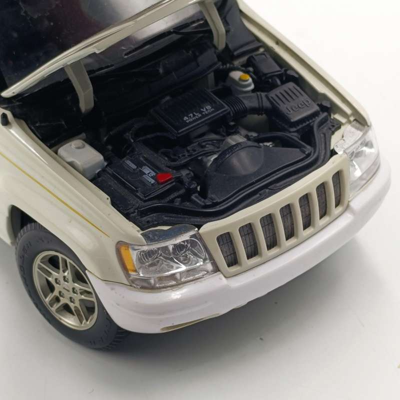 AutoArt 1999 Jeep Grand Cherokee die-cast model car - scale 1/18