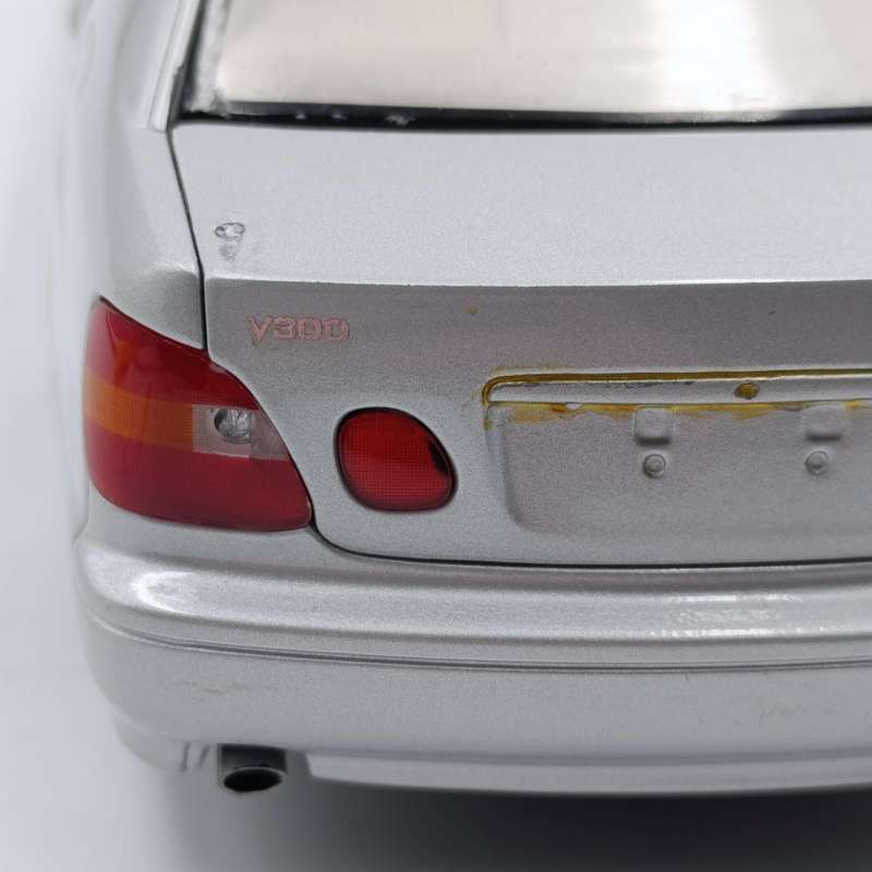 AutoArt Toyota Aristo V300 die-cast model car - scale 1/18 - rear spoiler loose