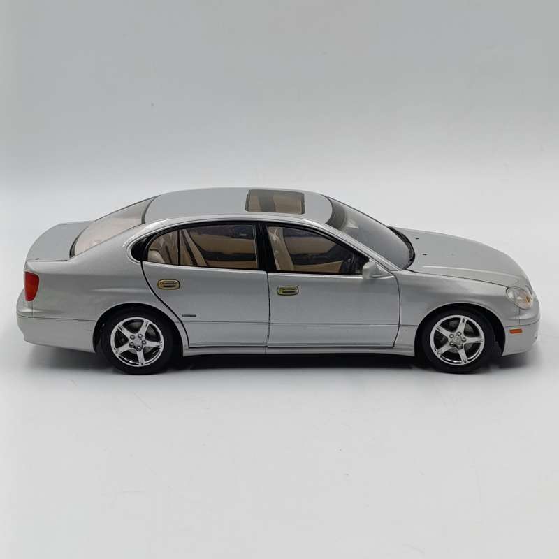 AutoArt Toyota Aristo V300 die-cast model car - scale 1/18 - rear spoiler loose