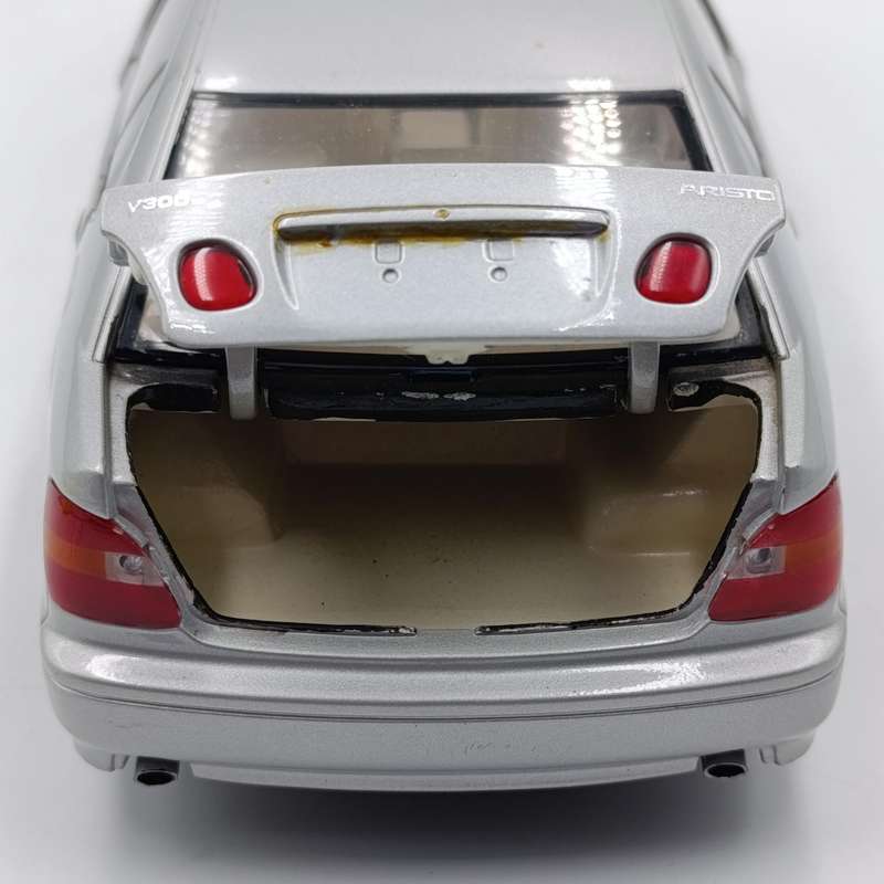 AutoArt Toyota Aristo V300 die-cast model car - scale 1/18 - rear spoiler loose