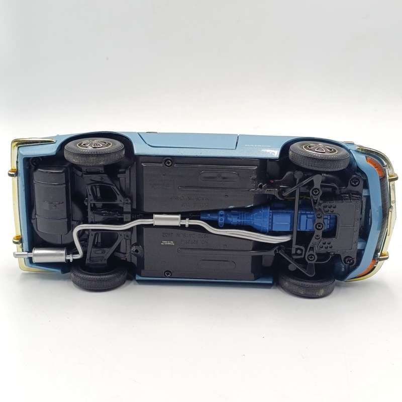 Road Signature 1970 Datsun 240 Z die-cast model car - scale 1/18