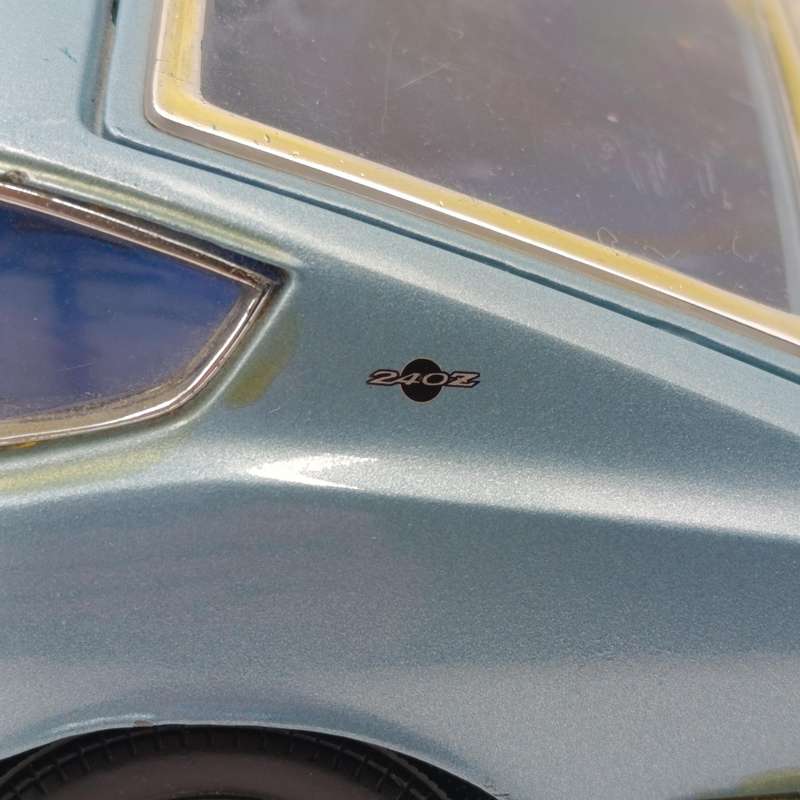 Road Signature 1970 Datsun 240 Z die-cast model car - scale 1/18