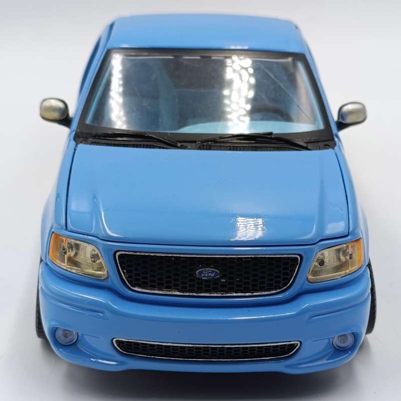 Maisto Ford SVT F-150 die-cast model car - scale 1/21 - windscreen crack