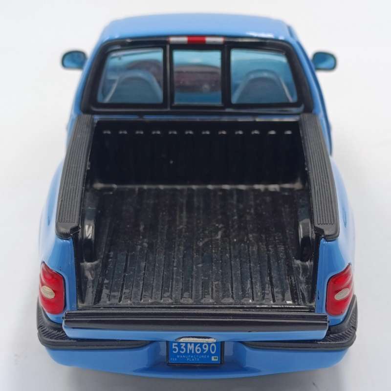 Maisto Ford SVT F-150 die-cast model car - scale 1/21 - windscreen crack