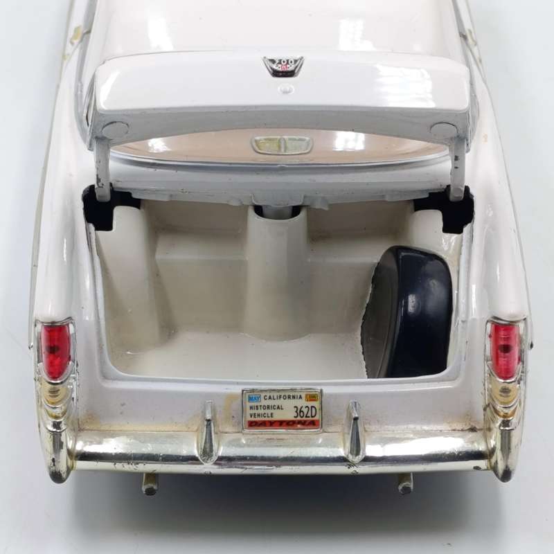 Maisto 1956 Chrysler 300B die-cast model car - scale 1/18