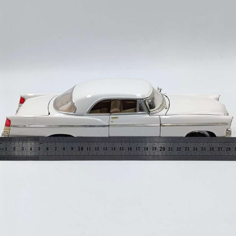 Maisto 1956 Chrysler 300B die-cast model car - scale 1/18