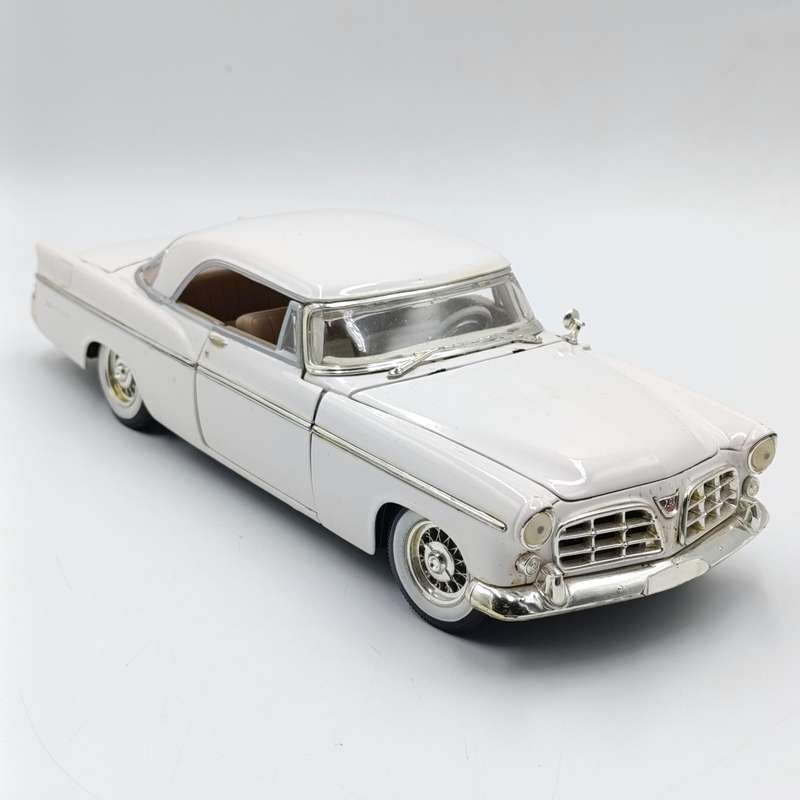 Maisto 1956 Chrysler 300B die-cast model car - scale 1/18