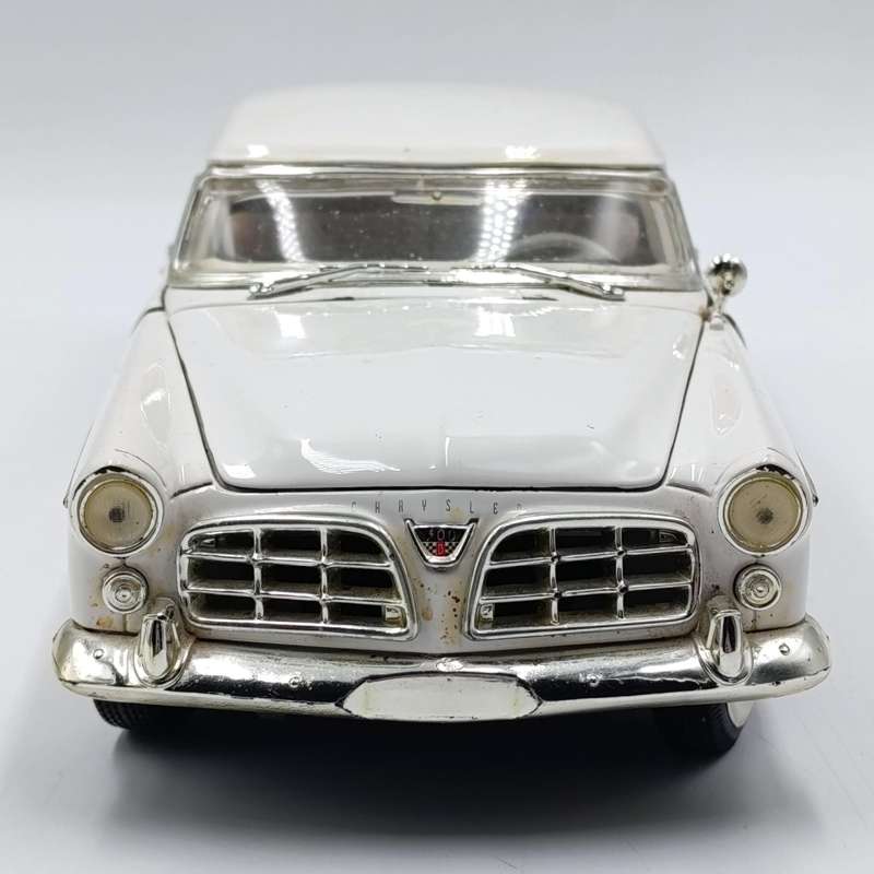 Maisto 1956 Chrysler 300B die-cast model car - scale 1/18