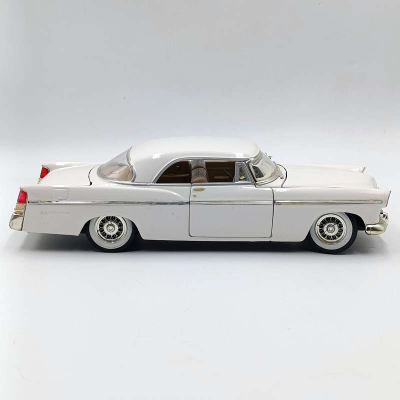 Maisto 1956 Chrysler 300B die-cast model car - scale 1/18