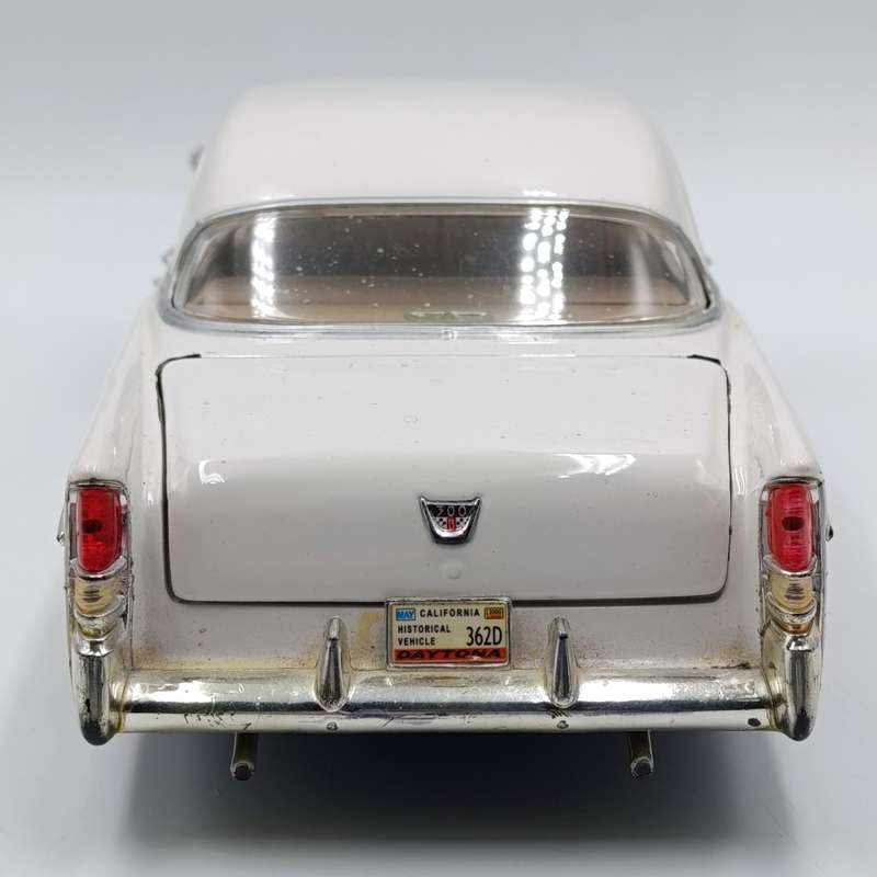 Maisto 1956 Chrysler 300B die-cast model car - scale 1/18