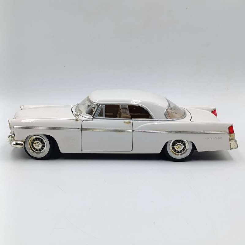 Maisto 1956 Chrysler 300B die-cast model car - scale 1/18