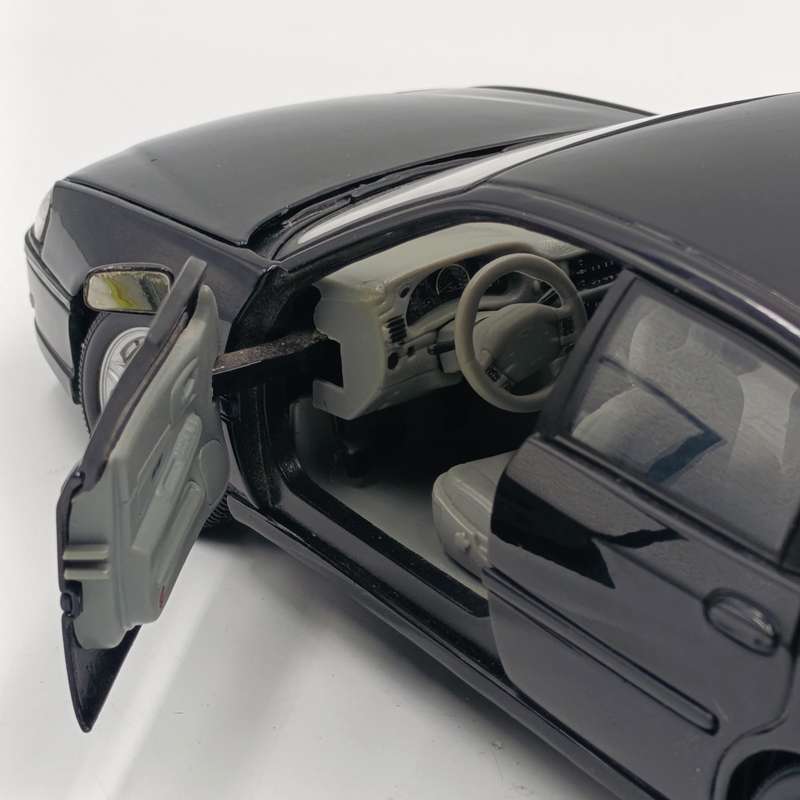Maisto 2004 Chevrolet Impala SS die-cast model car - scale 1/18