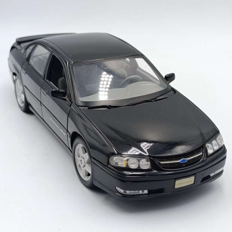 Maisto 2004 Chevrolet Impala SS die-cast model car - scale 1/18