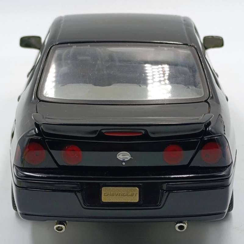 Maisto 2004 Chevrolet Impala SS die-cast model car - scale 1/18
