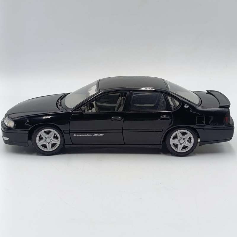 Maisto 2004 Chevrolet Impala SS die-cast model car - scale 1/18