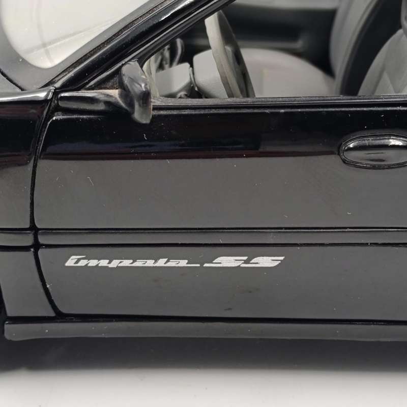 Maisto 2004 Chevrolet Impala SS die-cast model car - scale 1/18