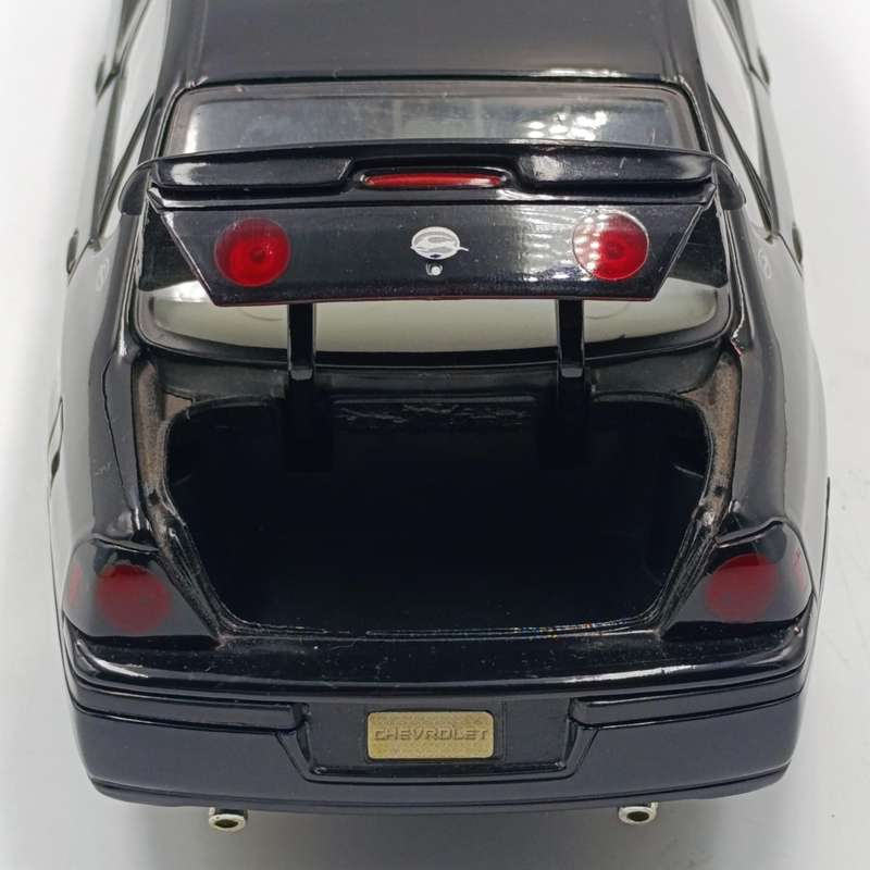 Maisto 2004 Chevrolet Impala SS die-cast model car - scale 1/18