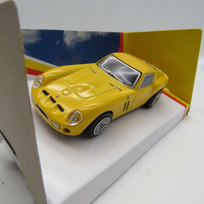 Bburago Shell V-Power Ferrari 250 GTO die-cast model car in box