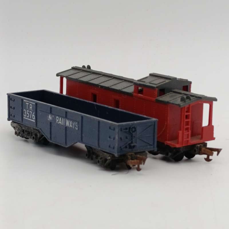 Pair of vintage Tri-Ang HO scale rolling stock