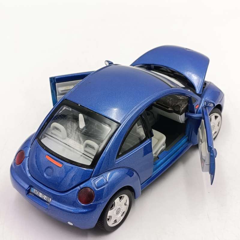 Burago 1998 Volkswagen new Beetle Die-cast model car - scale 1/18