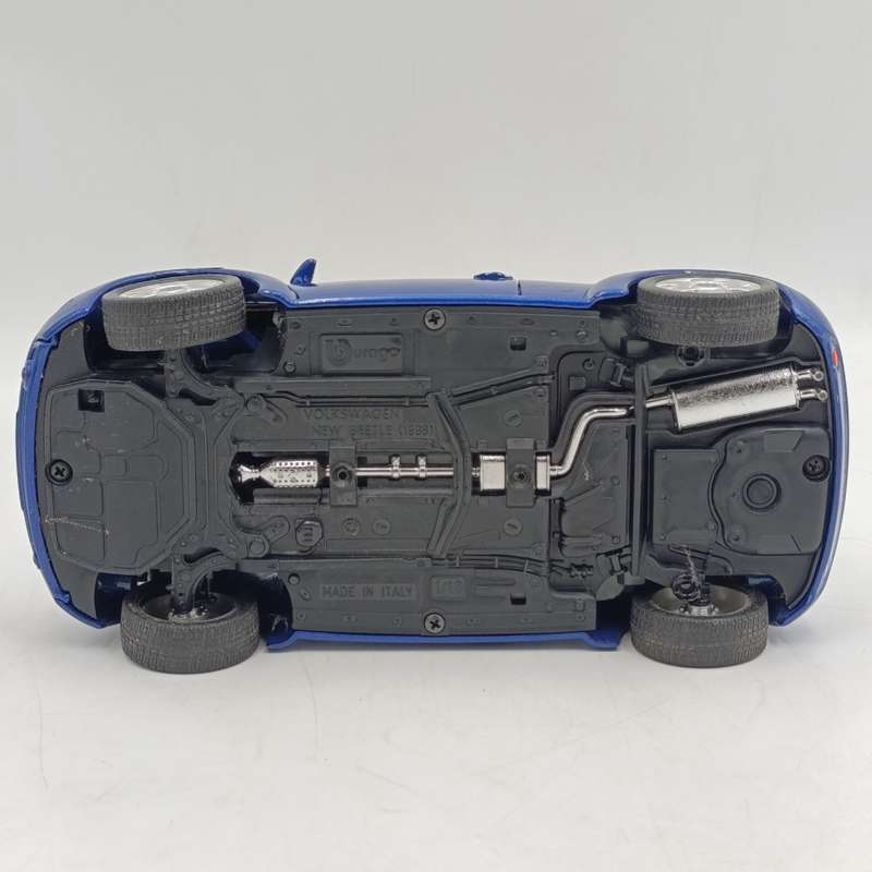 Burago 1998 Volkswagen new Beetle Die-cast model car - scale 1/18