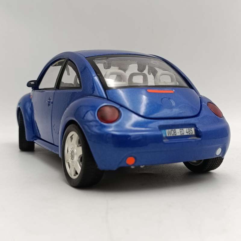 Burago 1998 Volkswagen new Beetle Die-cast model car - scale 1/18