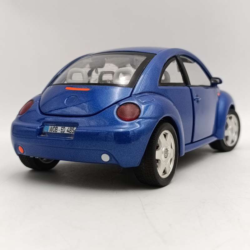 Burago 1998 Volkswagen new Beetle Die-cast model car - scale 1/18