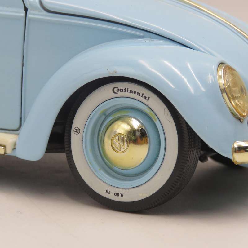 Bburago 1955 Volkswagen Beetle model car -  scale 1/18