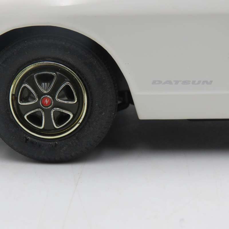 Road Signature 1970 Datsun 240Z die-cast model car - Scale 1/18