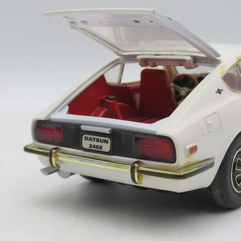 Road Signature 1970 Datsun 240Z die-cast model car - Scale 1/18