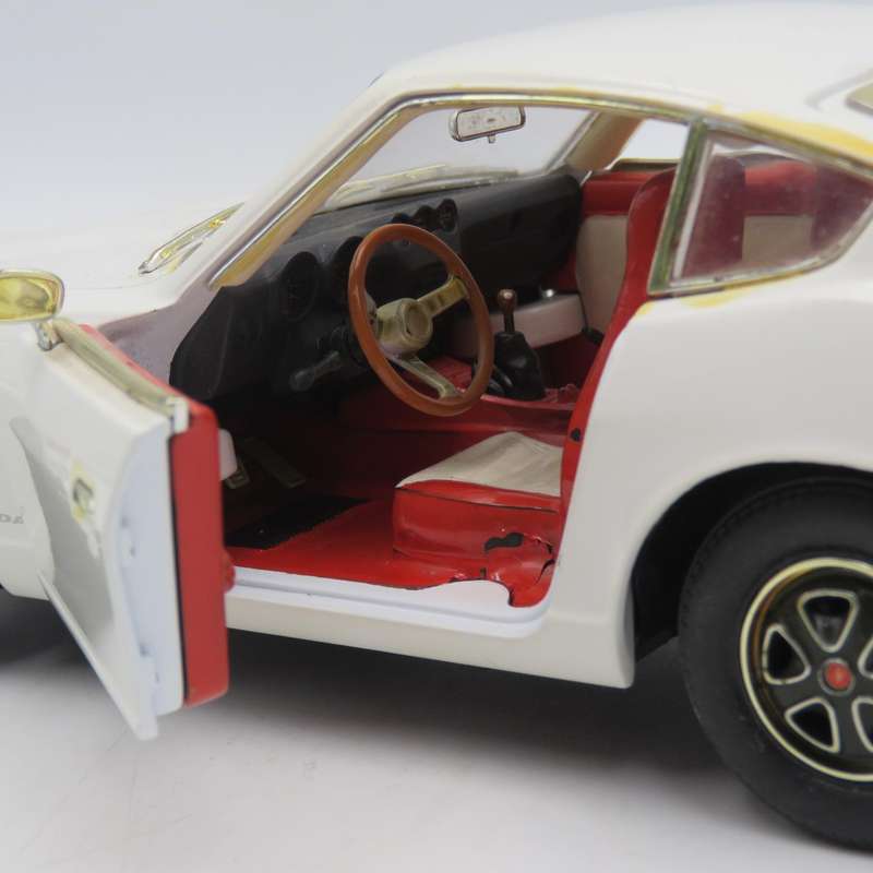 Road Signature 1970 Datsun 240Z die-cast model car - Scale 1/18