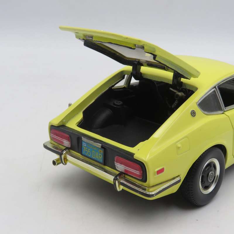 Maisto 1971 Datsun 240Z die-cast model car - Scale 1/18