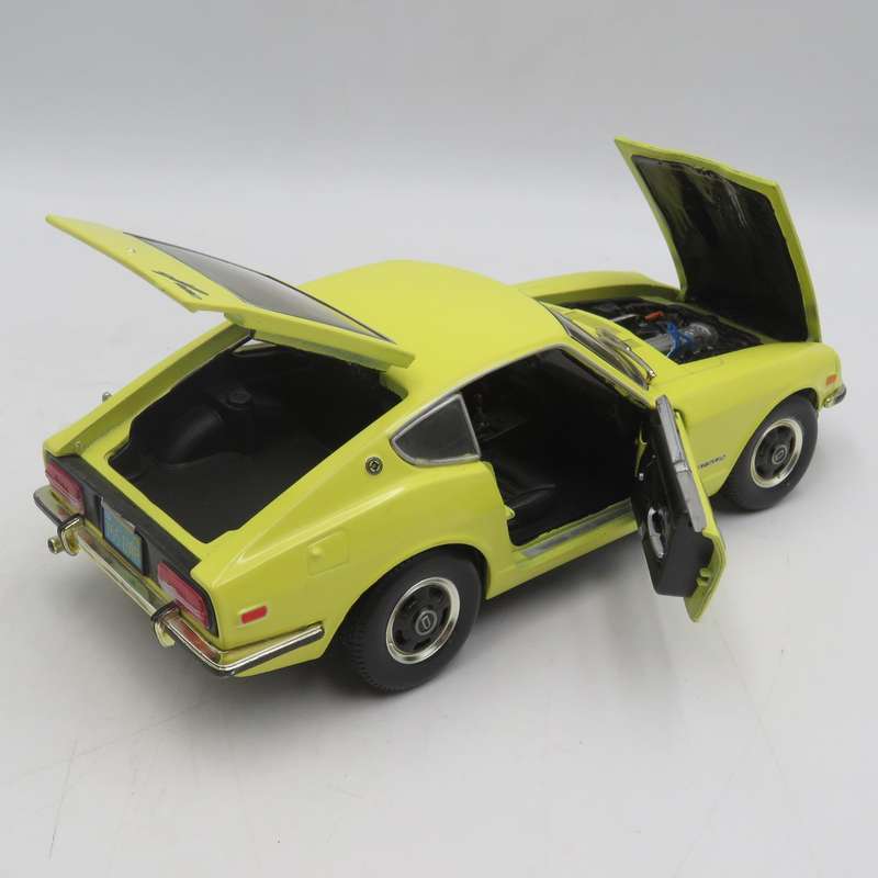 Maisto 1971 Datsun 240Z die-cast model car - Scale 1/18