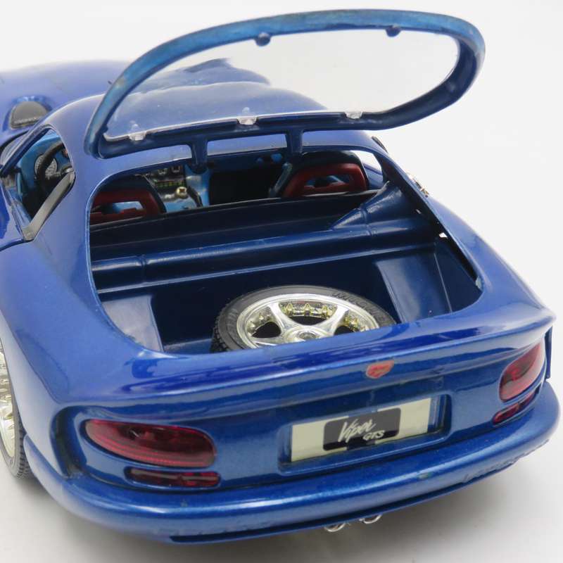 Bburago Dodge Viper GTS Coupe die-cast model car - Scale 1/18