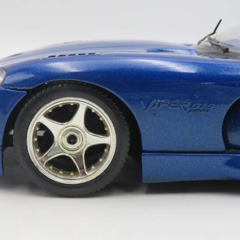 Bburago Dodge Viper GTS Coupe die-cast model car - Scale 1/18