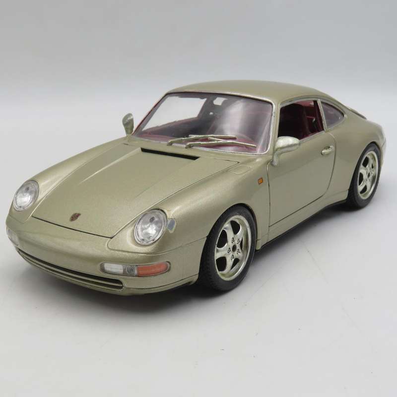 Bburago 1993 Porsche Carrera 911 die-cast model - Scale 1/18