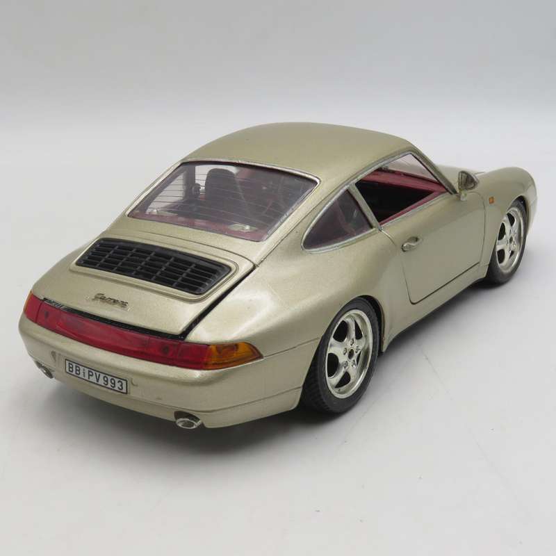 Bburago 1993 Porsche Carrera 911 die-cast model - Scale 1/18