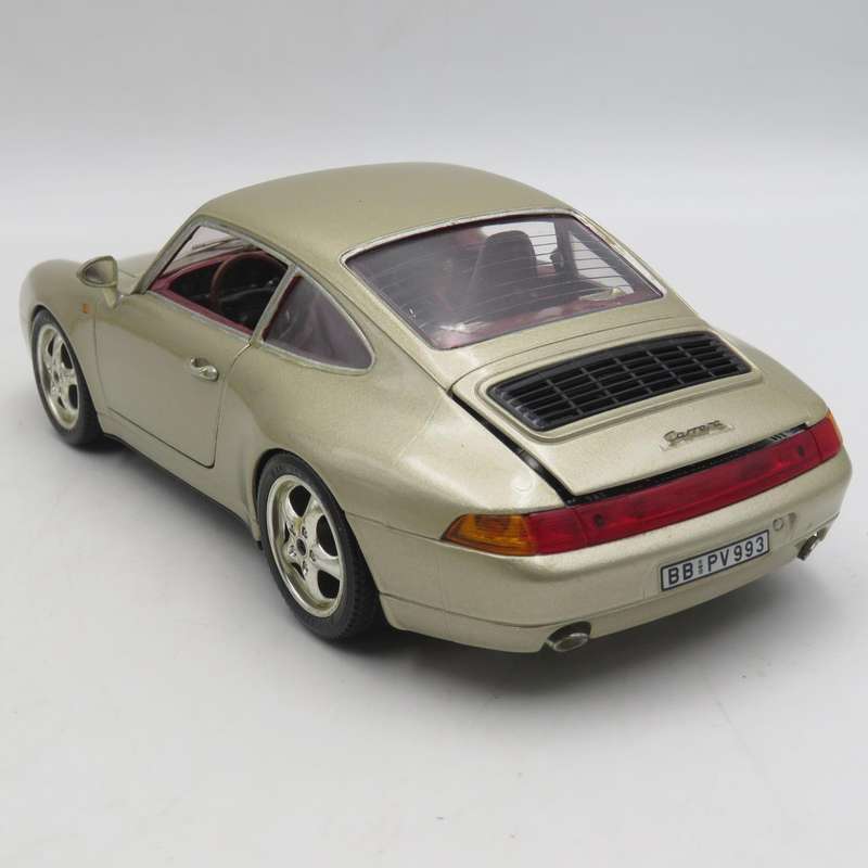 Bburago 1993 Porsche Carrera 911 die-cast model - Scale 1/18