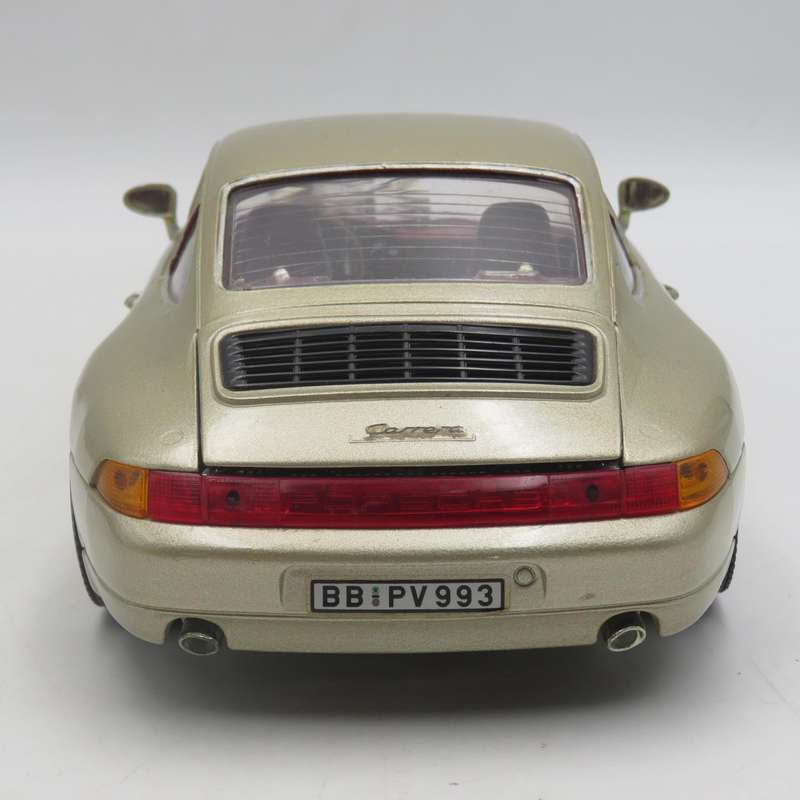 Bburago 1993 Porsche Carrera 911 die-cast model - Scale 1/18
