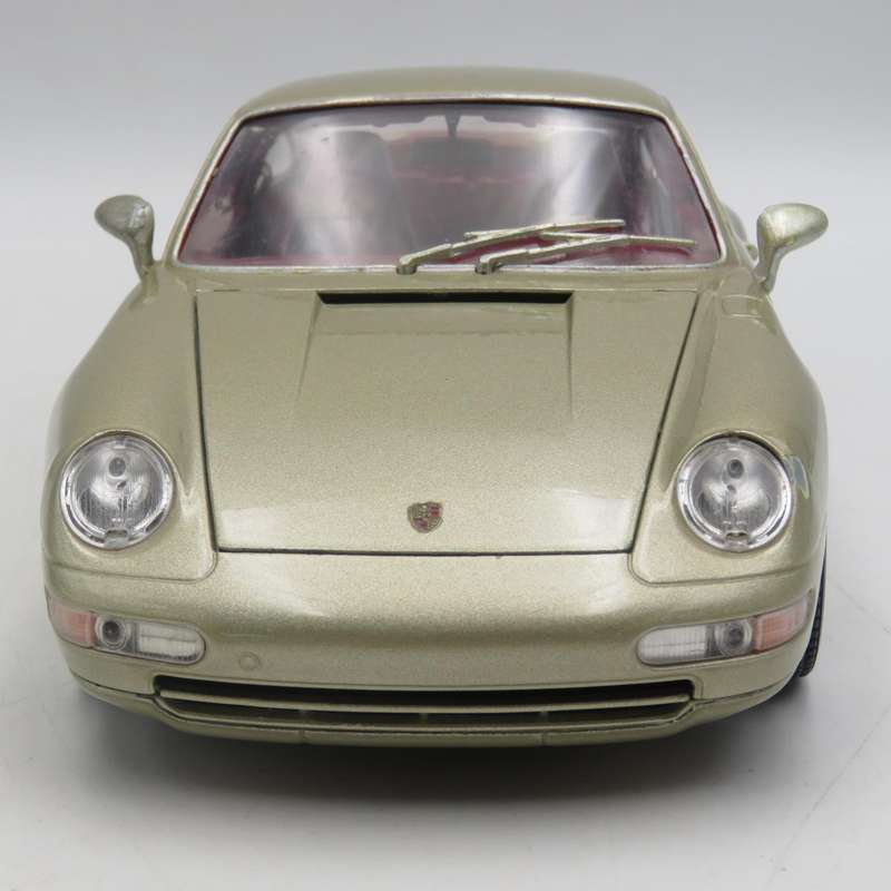 Bburago 1993 Porsche Carrera 911 die-cast model - Scale 1/18