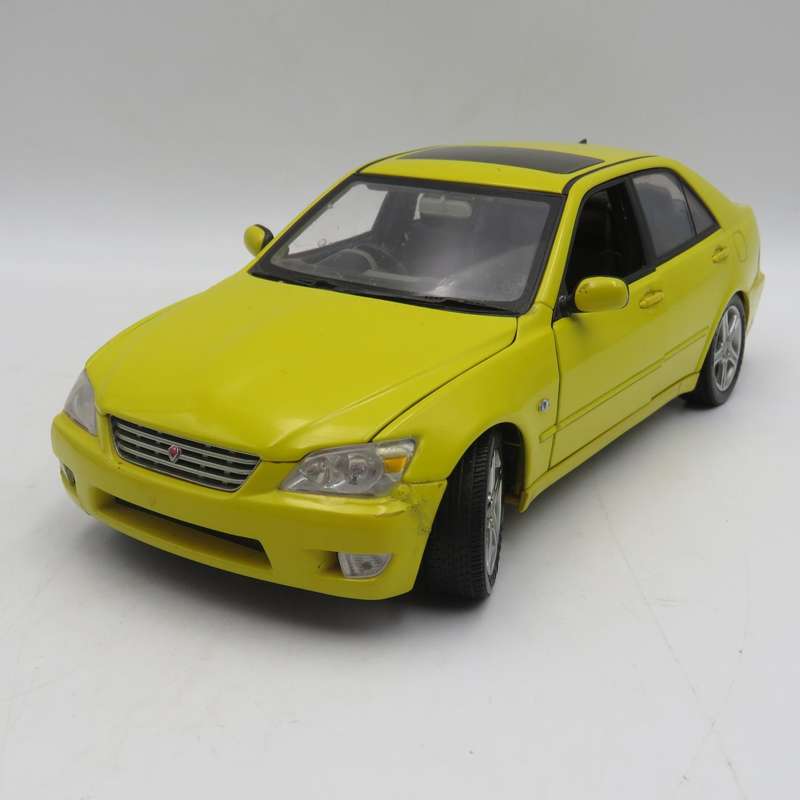 AutoArt Toyota Altezza RS200 die-cast model car - front and rear bumper damaged - Scale 1/18