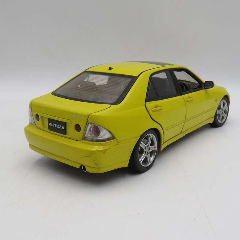 AutoArt Toyota Altezza RS200 die-cast model car - front and rear bumper damaged - Scale 1/18
